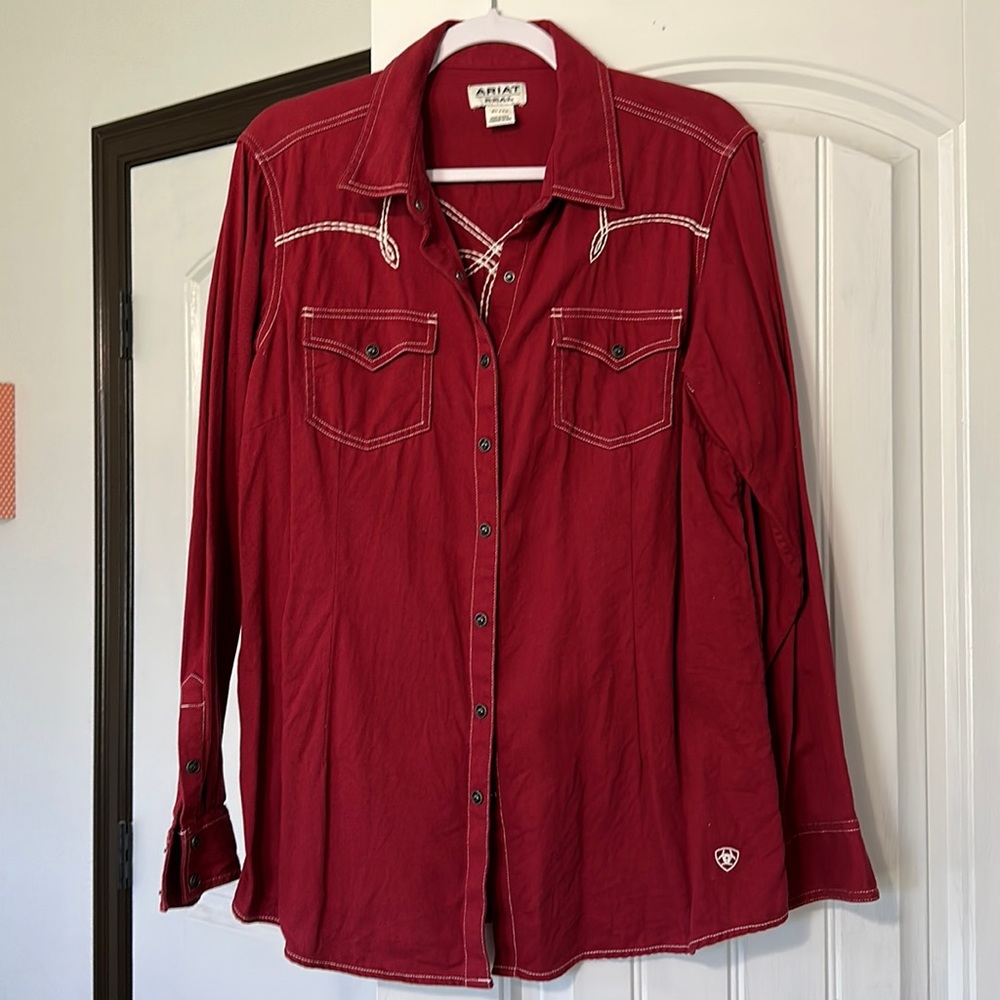 Women’s Ariat long sleeve button down shirt